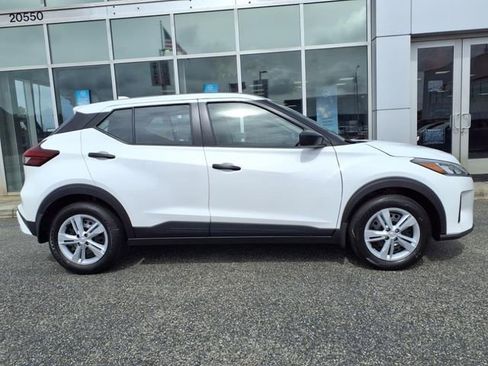 New 2025 Nissan Kicks Play S image 4