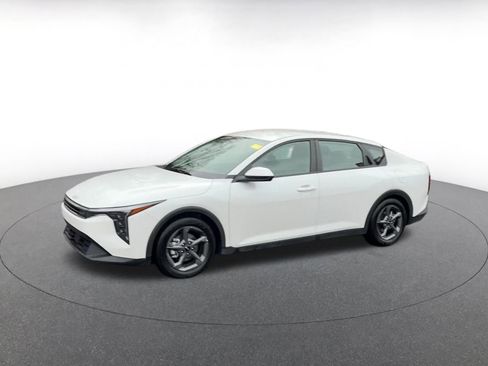 Used 2025 Kia K4 LXS image 8