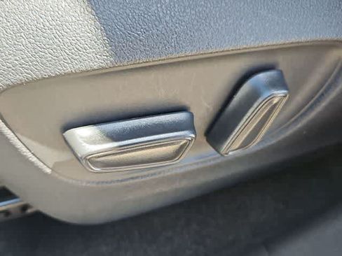 Used 2024 Toyota Highlander LE AWD/4WD image 15