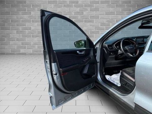 Certified 2022 Ford Escape SEL w/ SEL Stealth AWD Package image 19