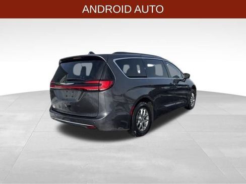 Used 2022 Chrysler Pacifica Touring image 7