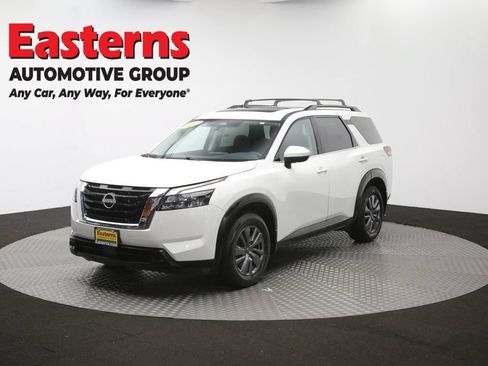 Used 2024 Nissan Pathfinder SV w/ SV Premium Package AWD/4WD image 60