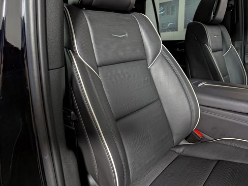 Used 2022 Cadillac Escalade Premium Luxury image 23