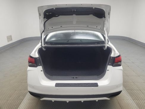Used 2022 Nissan Versa S FWD image 29