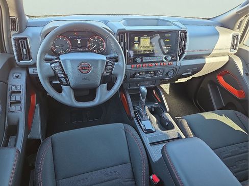 Used 2025 Nissan Frontier PRO-4X image 11