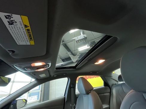 Used 2024 Hyundai Elantra SEL w/ Convenience Package FWD image 12