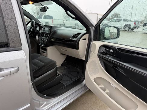 Used 2016 Dodge Grand Caravan SE image 22