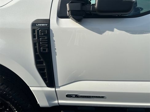 New 2026 Ford F250 Lariat w/ Black Appearance Package image 9