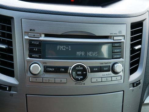 Used 2011 Subaru Outback 2.5i Premium w/ All-Weather Pkg AWD/4WD image 22