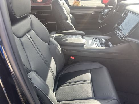 New 2026 Jeep Grand Wagoneer Limited AWD/4WD image 34
