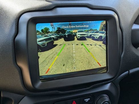 Used 2023 Jeep Renegade Latitude AWD/4WD image 19