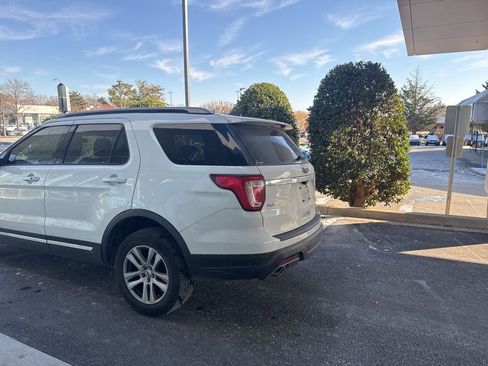 Used 2018 Ford Explorer XLT image 7