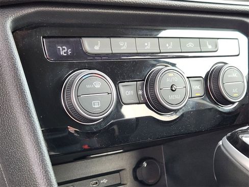 Used 2024 Volkswagen Taos SE image 13