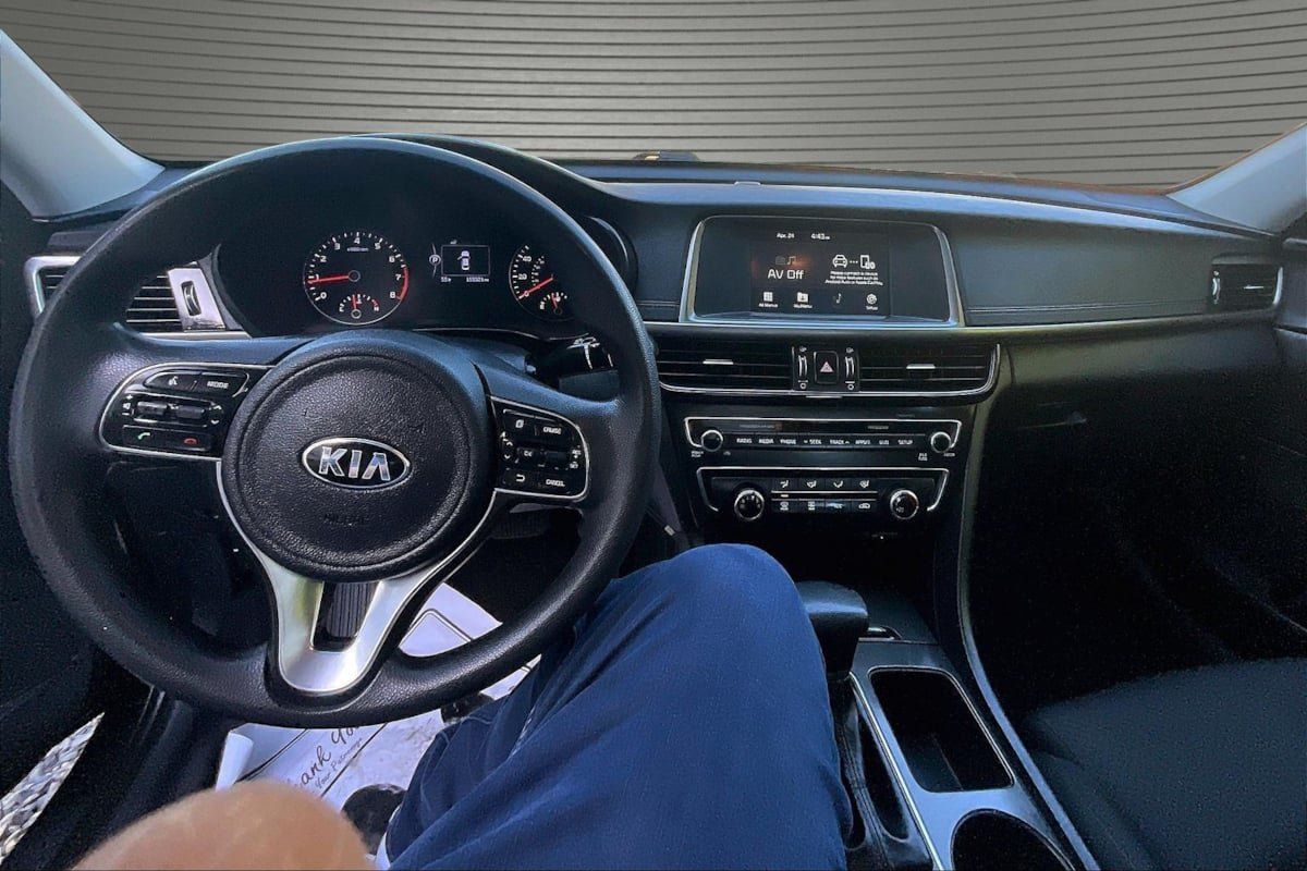 Used 2018 Kia Optima LX FWD image 7