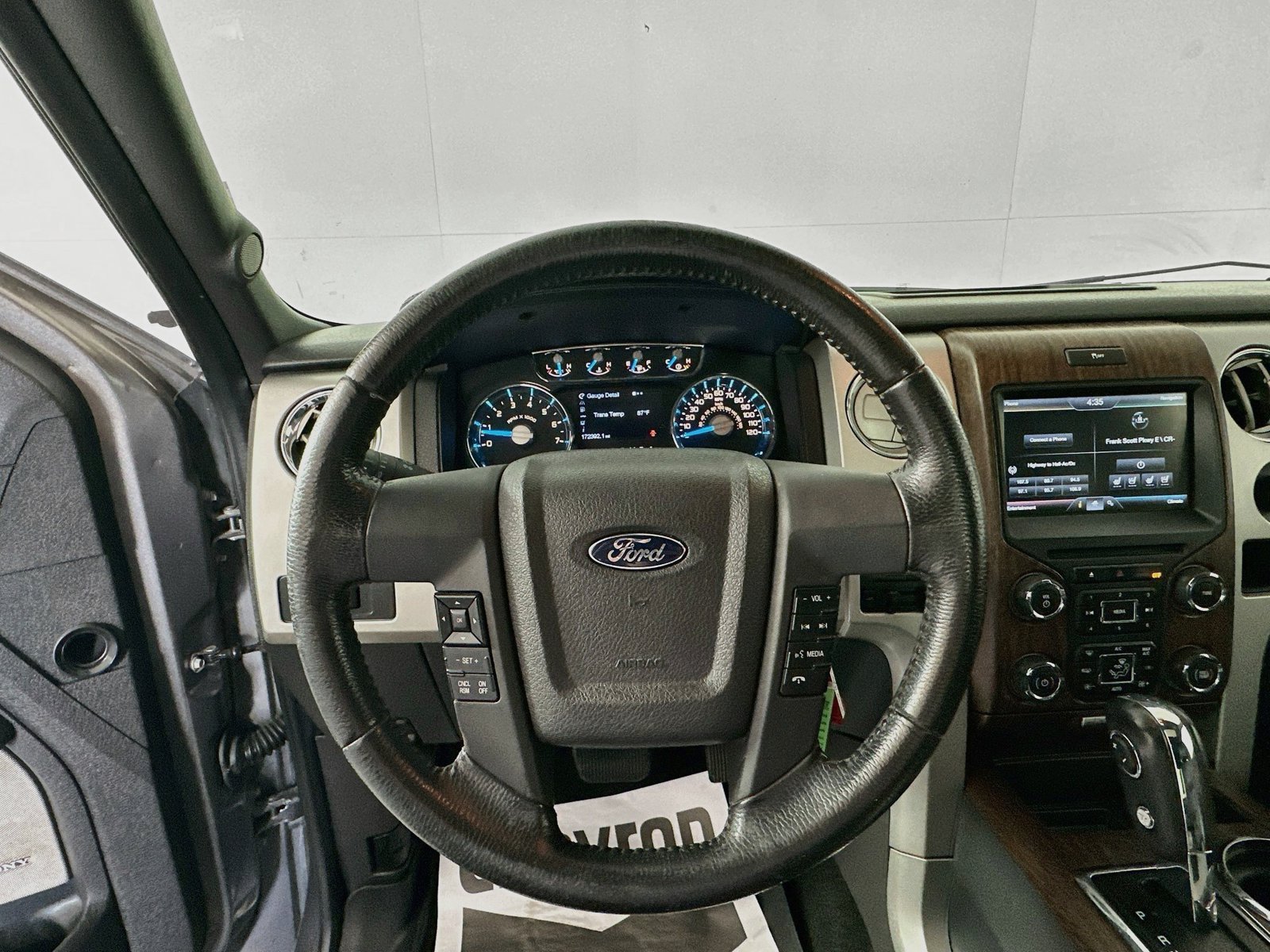 Used 2014 Ford F150 Lariat w/ Equipment Group 502A Luxury AWD/4WD image 11