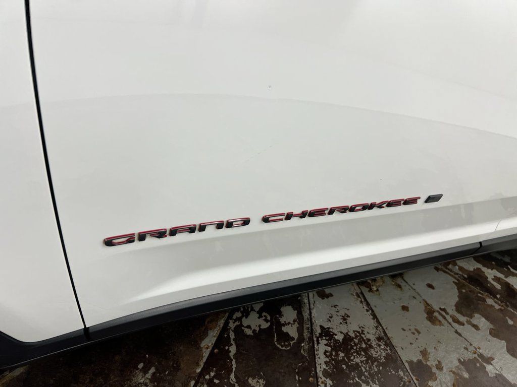 Used 2022 Jeep Grand Cherokee Trailhawk w/ ADV Protech Group II AWD/4WD image 27