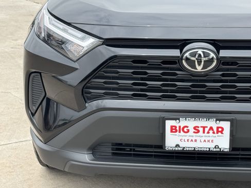Used 2025 Toyota RAV4 XLE FWD image 6