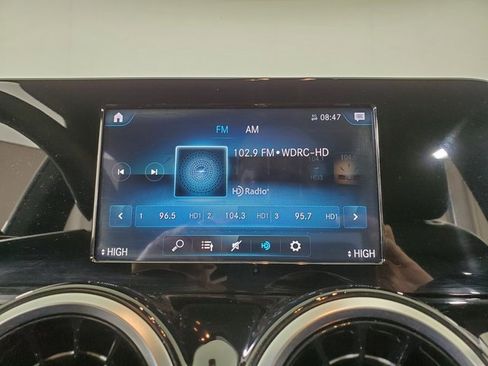 Used 2021 Mercedes-Benz GLB 250 4MATIC image 25