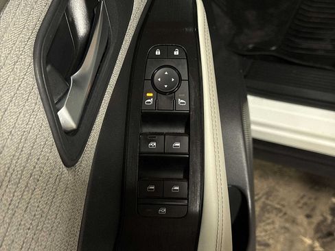 Used 2022 Nissan Rogue SV AWD/4WD image 22