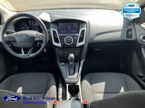 Used 2017 Ford Focus SE w/ Cold Weather Package FWD image 6