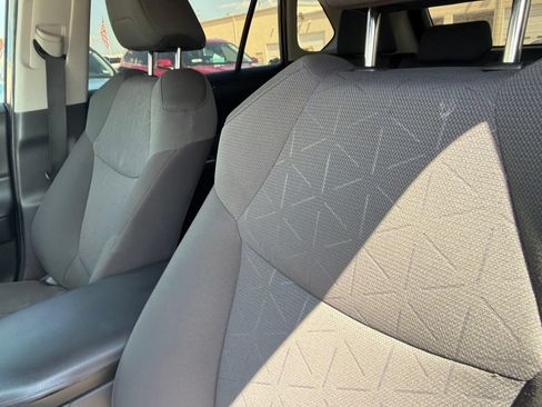 Used 2022 Toyota RAV4 XLE AWD/4WD image 8