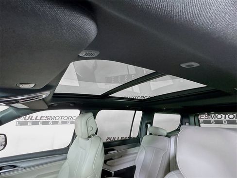 Used 2025 Jeep Wagoneer 4WD w/ Premium Group I image 22