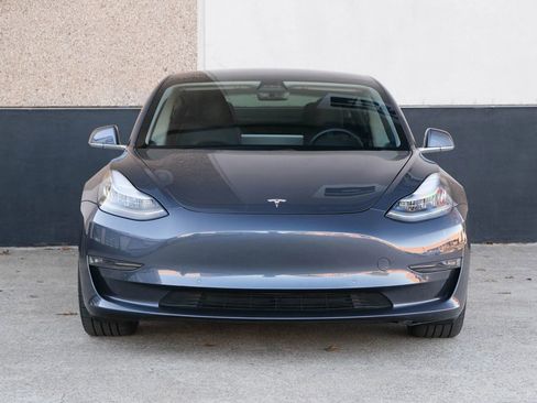 Used 2020 Tesla Model 3 Performance image 2