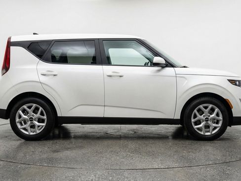 Used 2025 Kia Soul LX w/ LX Technology Package image 11
