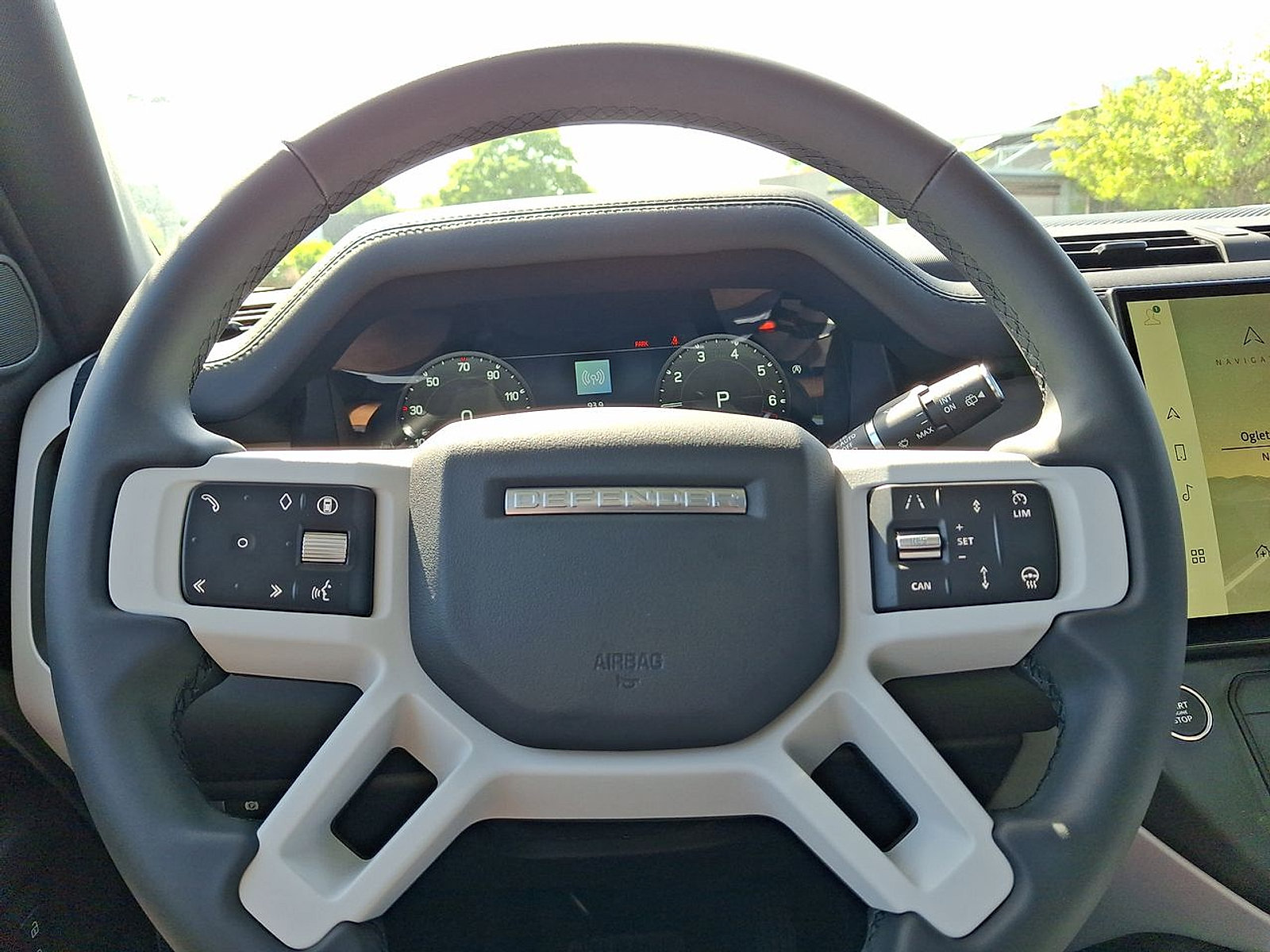 New 2026 Land Rover Defender 110 X-Dynamic SE AWD/4WD image 23