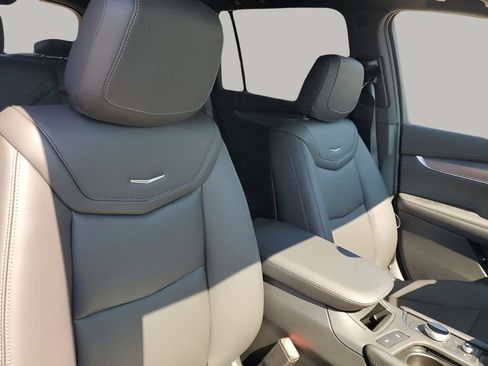 New 2025 Cadillac XT6 Luxury image 15