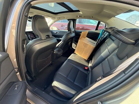 Used 2021 Volvo S60 T6 Momentum w/ Premium Package AWD/4WD image 5
