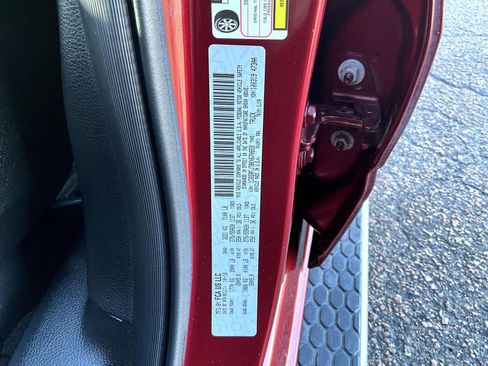 Used 2019 RAM 1500 Laramie image 25