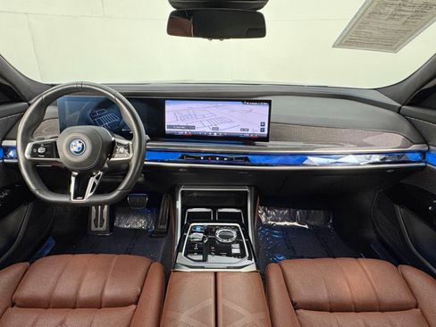 Used 2023 BMW i7 xDrive60 image 13