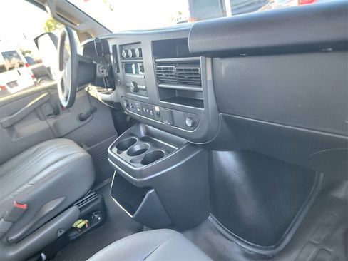Used 2020 GMC Savana 3500 image 17