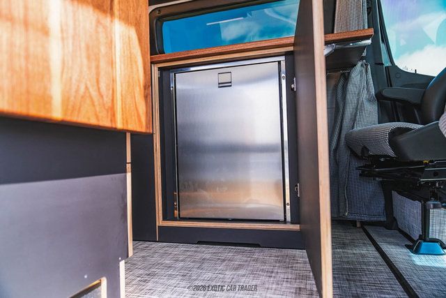Used 2024 Mercedes-Benz Sprinter 2500 image 34