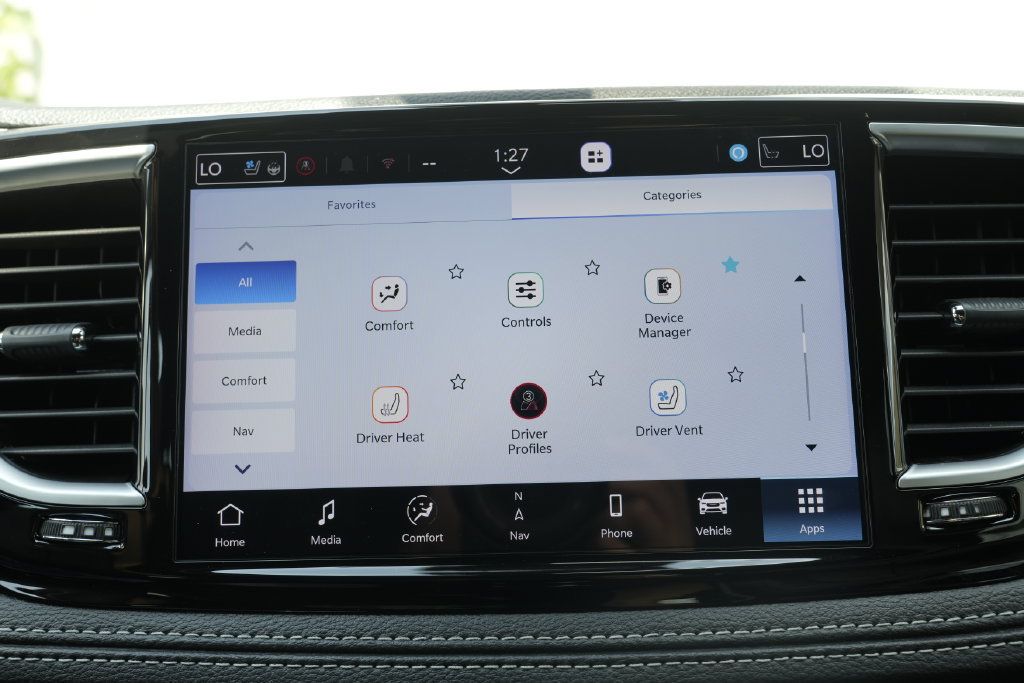 Used 2025 Chrysler Pacifica Limited FWD image 64