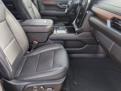 Used 2025 GMC Yukon Denali image 33