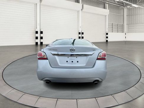Used 2015 Nissan Altima 2.5 SV w/ Convenience Package image 4