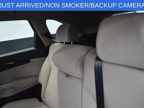 Used 2017 Kia Sorento FWD image 12
