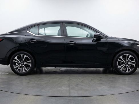 Used 2025 Nissan Sentra SV FWD image 11