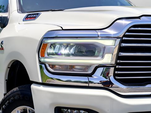 Used 2024 RAM 3500 Laramie AWD/4WD image 4