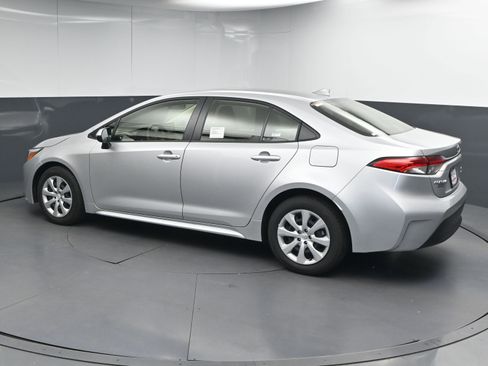 Used 2025 Toyota Corolla LE image 6