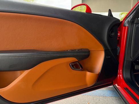 Used 2015 Dodge Challenger SRT Hellcat image 36