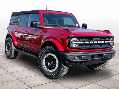 Used 2021 Ford Bronco Outer Banks image 2