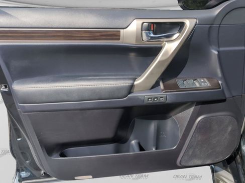Used 2015 Lexus GX 460 w/ Navigation Package AWD/4WD image 10