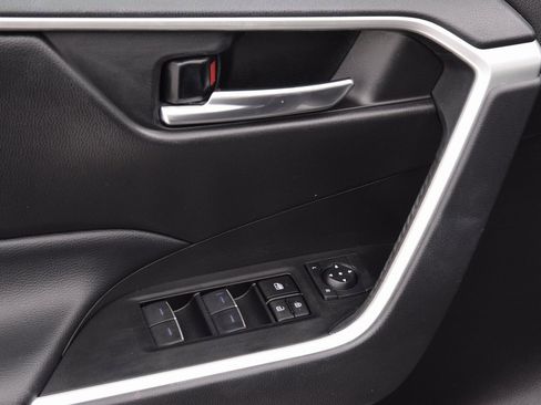 Used 2022 Toyota RAV4 XLE Premium image 22