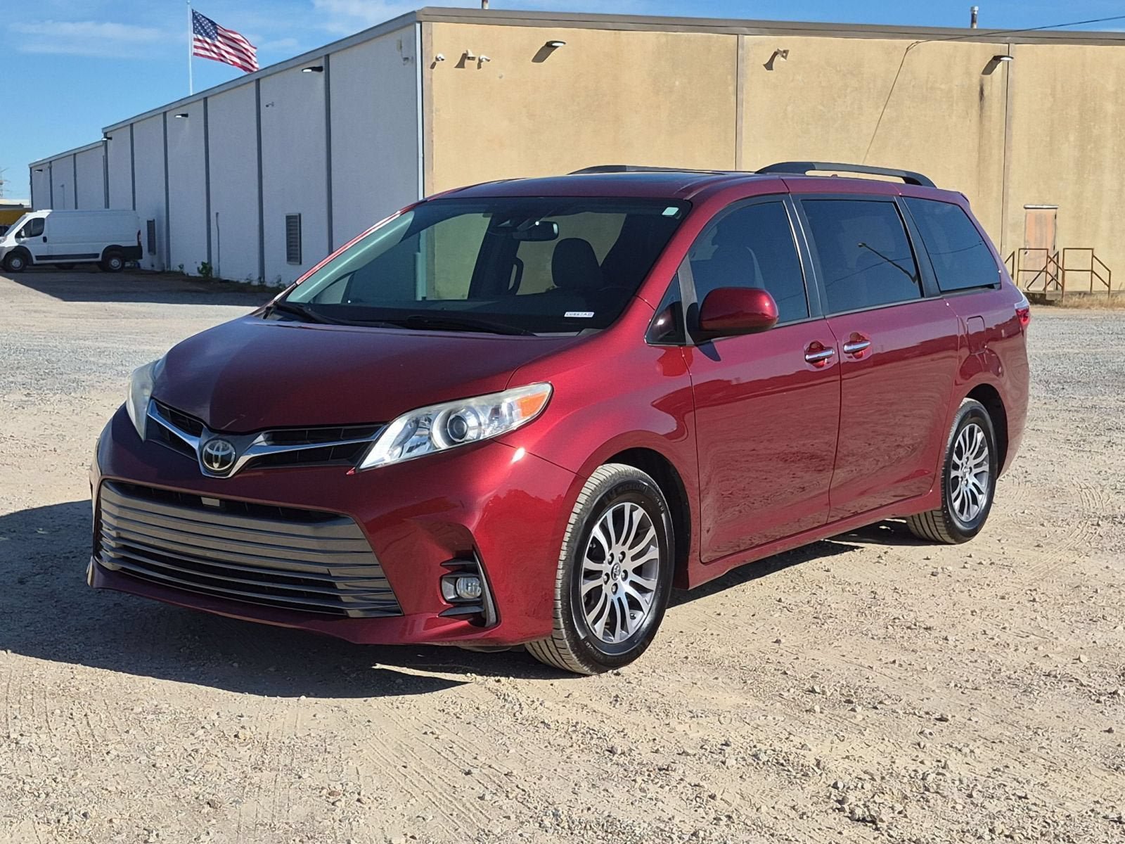 Used 2019 Toyota Sienna XLE w/ XLE Navigation Package FWD image 10