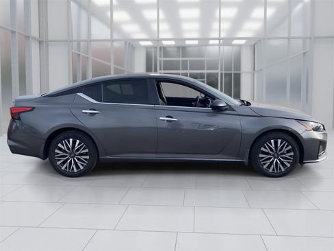 New 2025 Nissan Altima 2.5 SV image 7