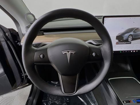 Used 2024 Tesla Model Y Long Range image 18