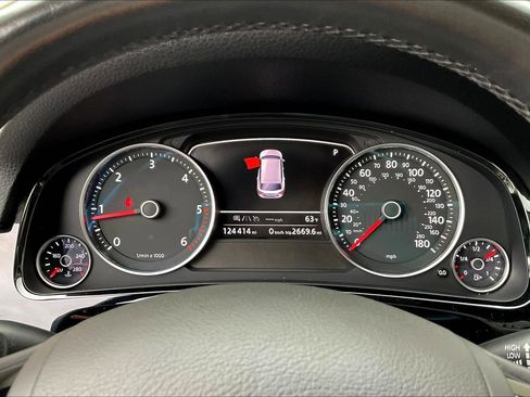 Used 2016 Volkswagen Touareg Sport image 20